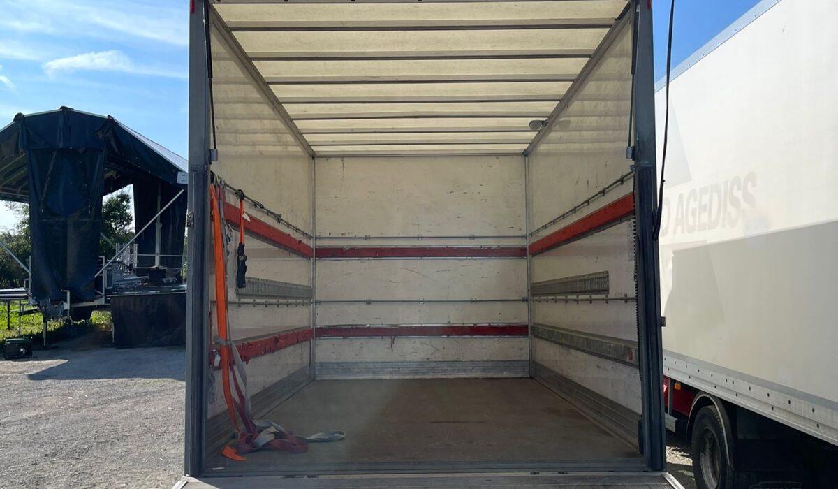 WhatsApp Image 2025-09-30 at 15.30.44 (1)