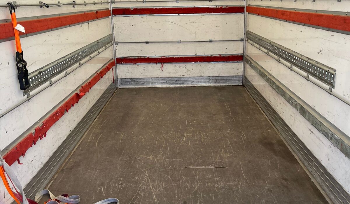 WhatsApp Image 2025-09-30 at 15.30.44